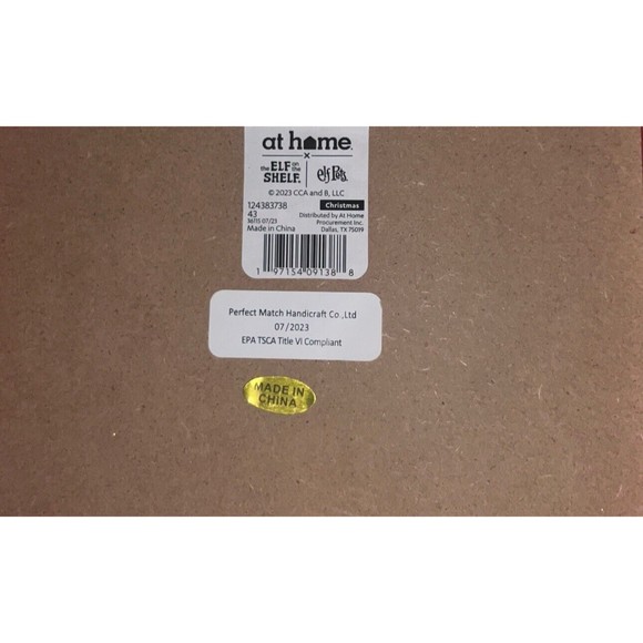 New original Elf on the Shelf Christmas tabletop/ picture Boy "Gift Giving time" - Picture 6 of 8